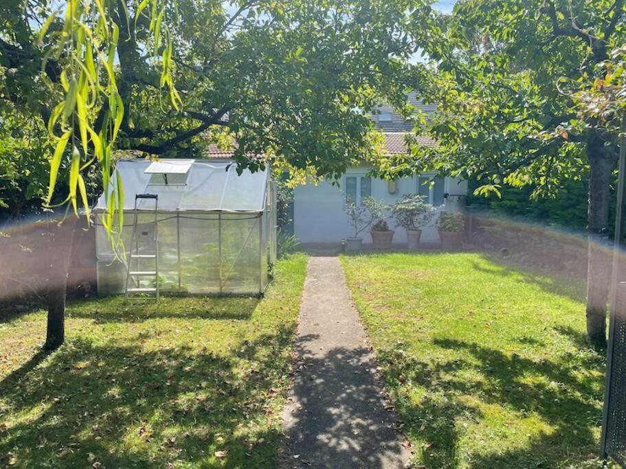 Maisonnette Dans Jardin Partage Colombes  Ngoại thất bức ảnh