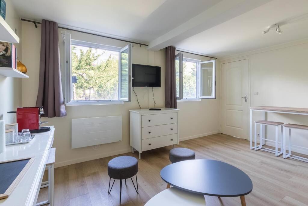 Maisonnette Dans Jardin Partage Colombes  Ngoại thất bức ảnh